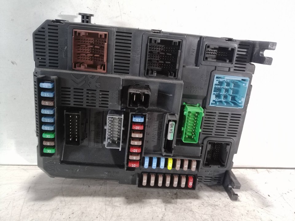 Fuse box PEUGEOT 208 I (CA_, CC_) 1.6 BlueHDi 100 7832304 BParts