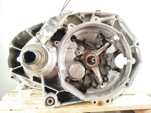 Girkasse VW TRANSPORTER T4 Bus (70B, 70C, 7DB, 7DK, 70J, 70K, 7DC, 7DJ) 2.5 TDI (102 hp) 31089655