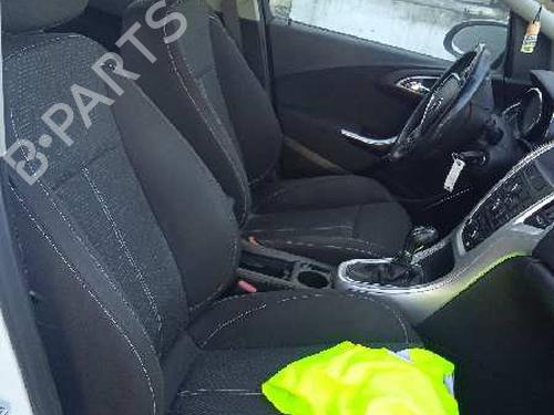 Right tailgate light OPEL ASTRA J (P10)  | BP10983354C80 