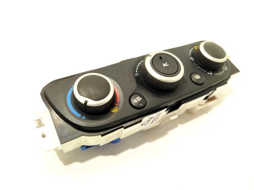 climate-control-renault-megane-iii-hatchback-bz01_-b3_-2008-36597006 main image