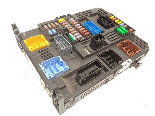 Used Fuse box Fuse box 16888717 16888717