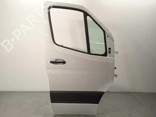 Used Right front door Right front door MERCEDES-BENZ SPRINTER 4-t Van (B907, B910) 419 CDI RWD (907.643, 907.645, 907.647) (190 hp) 26207968 26207968