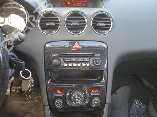 Fuse box PEUGEOT 308 I (4A_, 4C_) 1.6 HDi | BP29073322E1