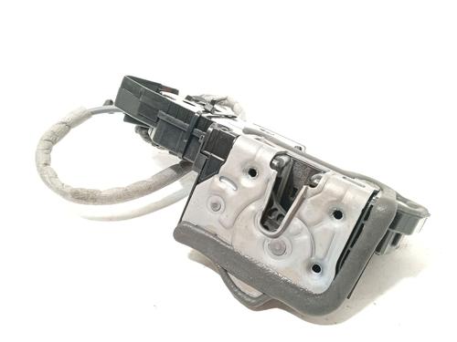 front-right-lock-mercedes-benz-b-class-sports-tourer-w247-2018-31382909 main image