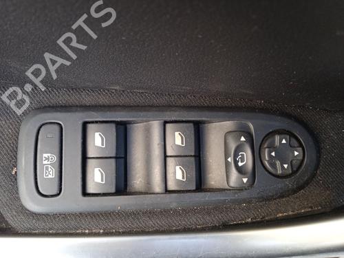 Fuse box PEUGEOT 308 I (4A_, 4C_) 1.6 HDi | BP29073322E1