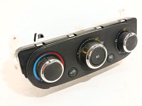 Used Climate control Climate control 37240384 37240384