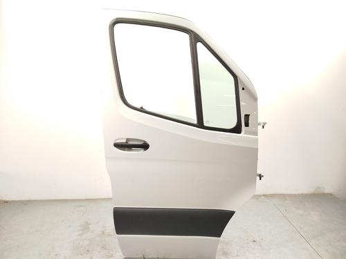 Used Right front door MERCEDES-BENZ SPRINTER 4-t Van (B907, B910) 419 CDI RWD (907.643, 907.645, 907.647) (190 hp) 31123926
