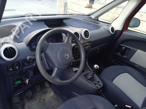 Left headlight PEUGEOT 1007 (KM_) 1.4 HDi | BP29402800C28