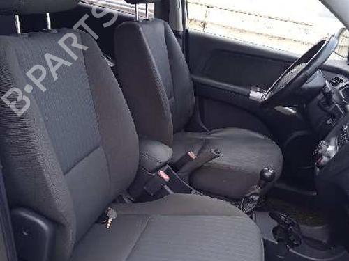 Left headlight KIA SPORTAGE II (JE_, KM_) 2.0 i 16V | BP16767154C28