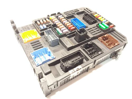 Used Fuse box Fuse box 17648566 17648566