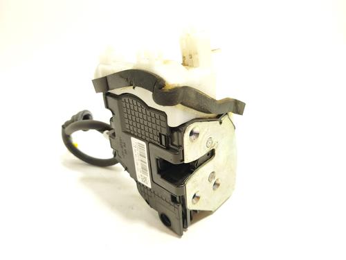 front-right-lock-kia-carens-iv-2013-29933059 main image