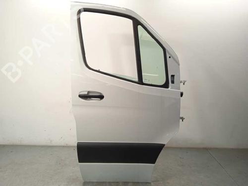 Used Right front door MERCEDES-BENZ SPRINTER 4-t Van (B907, B910) 419 CDI RWD (907.643, 907.645, 907.647) (190 hp) 26207922