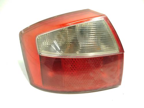 Feu arrière gauche AUDI A4 B6 (8E2) 1.9 TDI (130 hp) 30844193