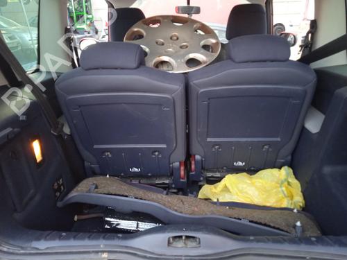 Left headlight PEUGEOT 1007 (KM_) 1.4 HDi | BP29402800C28