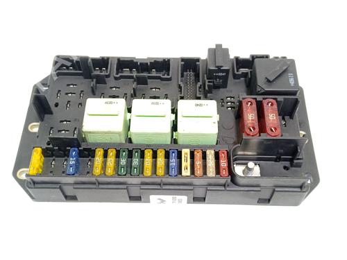 Used Fuse box Fuse box 20698137 20698137