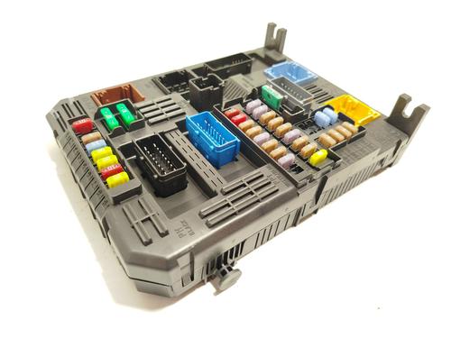 Used Fuse box Fuse box 32411893 32411893