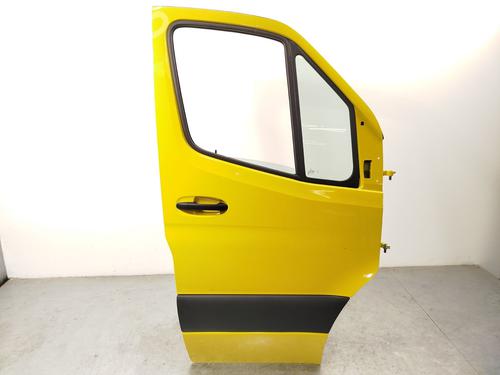 Used Right front door MERCEDES-BENZ SPRINTER 4-t Van (B907, B910) 419 CDI RWD (907.643, 907.645, 907.647) (190 hp) 28092929