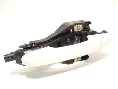 rear-left-exterior-door-handle-land-rover-discovery-sport-l550-20-p200-flex-mhev-4x4-fk72224a82aa-lr061201-2014-13634358 main image