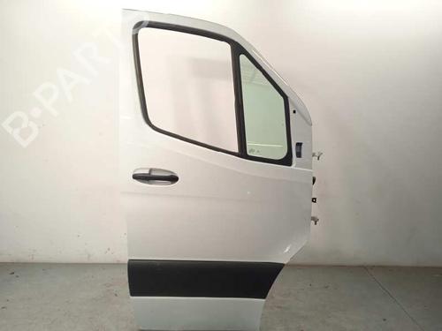 Used Right front door MERCEDES-BENZ SPRINTER 4-t Van (B907, B910) 419 CDI RWD (907.643, 907.645, 907.647) (190 hp) 26207893
