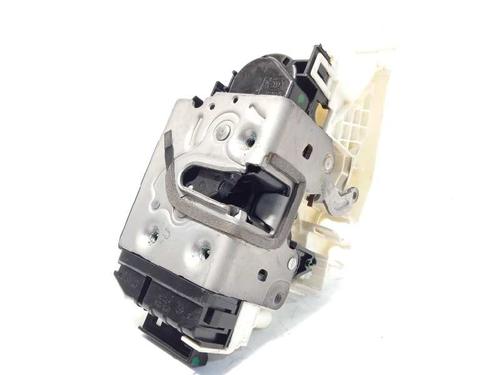 front-right-lock-infiniti-q30-16-a0997202201-2015-8327655 main image