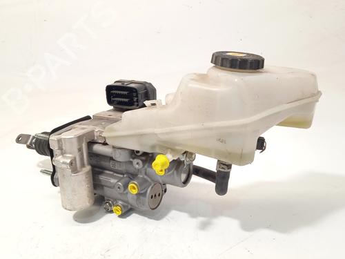 Used Brake master cylinder TOYOTA COROLLA Hatchback (_E21_, _EA1_, _EH1_) 1.8 Hybrid (ZWE211) (98 hp) 28673860