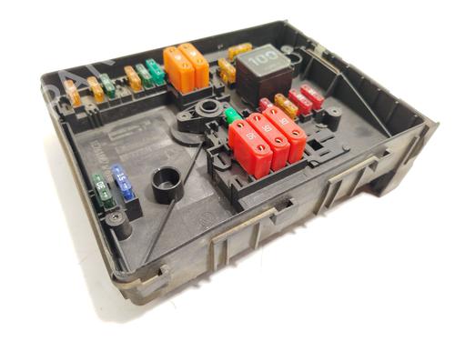 Used Fuse box Fuse box 32860580 32860580