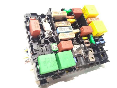 Fuse box PEUGEOT 208 I (CA_, CC_) 1.2 PureTech 82 (82 hp) 13367311