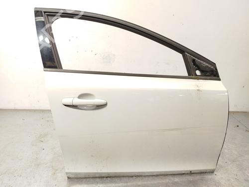 right-front-door-volvo-v40-hatchback-525-2012-2013-2014-2015-2016-2017-2018-2019-23528402 main image