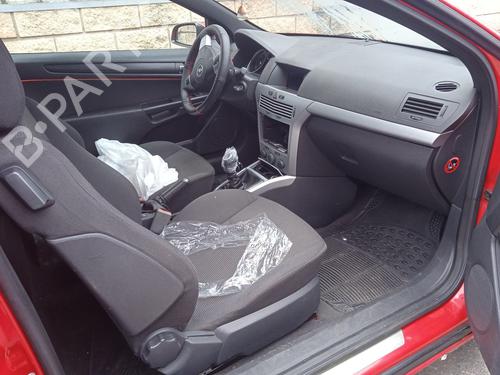 Left taillight OPEL ASTRA H GTC (A04) 1.9 CDTI (L08) | BP29305884C34 