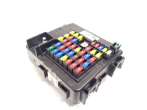 Used Fuse box Fuse box 13367302 13367302