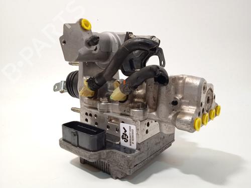 Used ABS pump TOYOTA YARIS (_P13_) 1.5 Hybrid (NHP130_, NHP130) (101 hp) 28952255