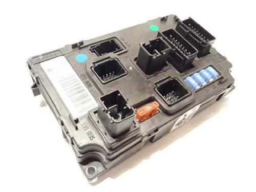 Used Fuse box Fuse box 12000621 12000621