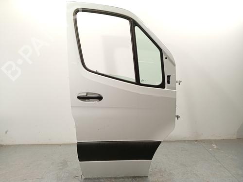 Used Right front door MERCEDES-BENZ SPRINTER 4-t Van (B907, B910) 419 CDI RWD (907.643, 907.645, 907.647) (190 hp) 30699860