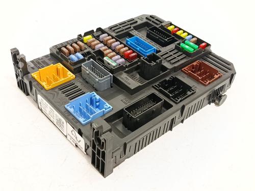 Used Fuse box Fuse box 36500677 36500677