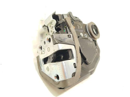 rear-right-lock-toyota-c-hr-_x1_-2016-24225796 main image