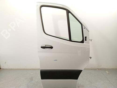 Used Right front door MERCEDES-BENZ SPRINTER 4-t Van (B907, B910) 419 CDI RWD (907.643, 907.645, 907.647) (190 hp) 31123922