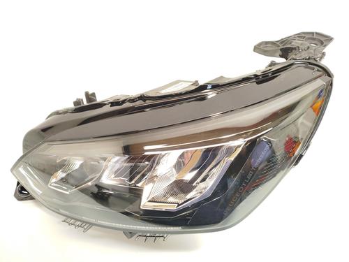 Used Left headlight PEUGEOT 208 II (UB_, UP_, UW_, UJ_) [2019-2025]  29501603