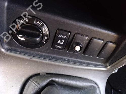 Fuse box NISSAN PATHFINDER III (R51) | BP4081128E1 - Image 17