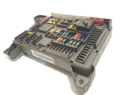 Used Fuse box Fuse box 6835894 6835894