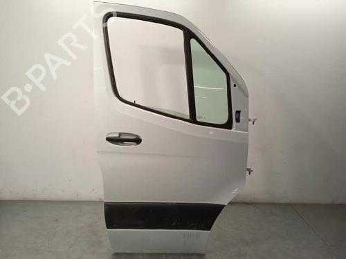 Used Right front door MERCEDES-BENZ SPRINTER 4-t Van (B907, B910) 419 CDI RWD (907.643, 907.645, 907.647) (190 hp) 26207948