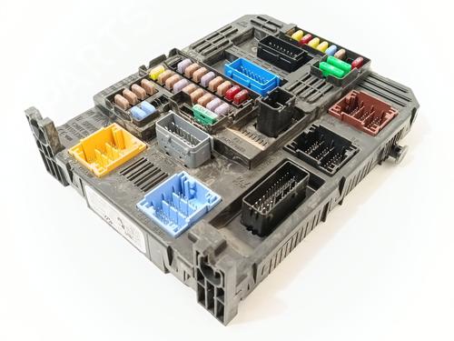Used Fuse box Fuse box PEUGEOT 2008 II (UD_, US_, UY_, UJ_, UR_, UC_) 1.5 BlueHDI 110 (UDYHSK) (110 hp) 34520624 34520624