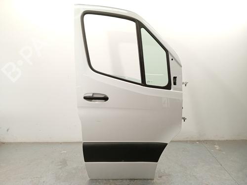 Used Right front door MERCEDES-BENZ SPRINTER 4-t Van (B907, B910) 419 CDI RWD (907.643, 907.645, 907.647) (190 hp) 31123921