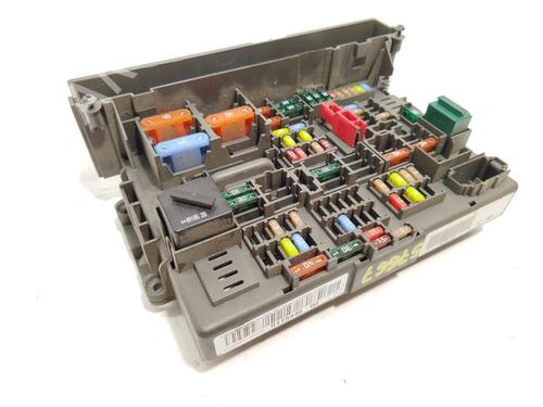 Used Fuse box Fuse box 32853293 32853293