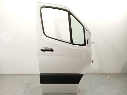Used Right front door MERCEDES-BENZ SPRINTER 4-t Van (B907, B910) 419 CDI RWD (907.643, 907.645, 907.647) (190 hp) 30699859