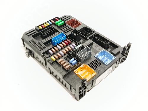 Used Fuse box Fuse box PEUGEOT 208 II (UB_, UP_, UW_, UJ_) 1.2 PureTech 100 (101 hp) 33869575 33869575