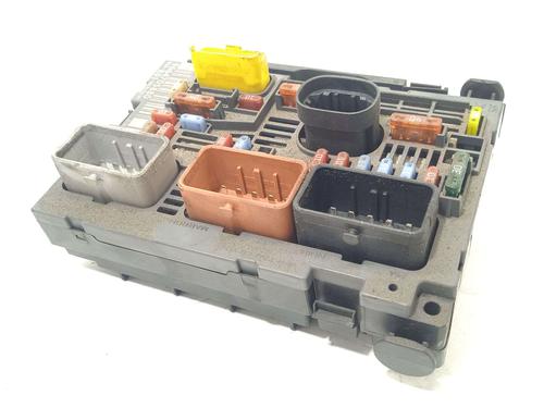 Used Fuse box Fuse box 37644138 37644138