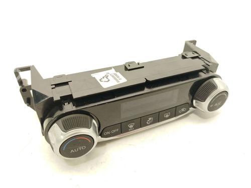 climate-control-nissan-juke-f16_-2019-38348505 main image