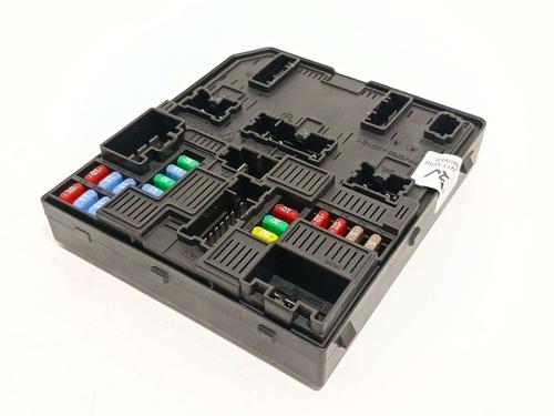 Used Fuse box Fuse box RENAULT MEGANE IV Hatchback (B9A/M/N_) 1.5 Blue dCi 115 (B9A6) (116 hp) 39611279 39611279