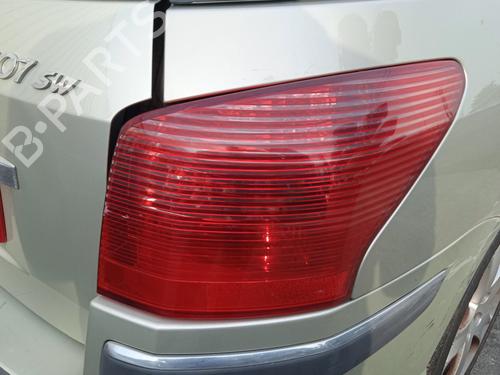 Right headlight PEUGEOT 407 SW (6E_, 6D_) 2.0 HDi 135 | BP31061038C29