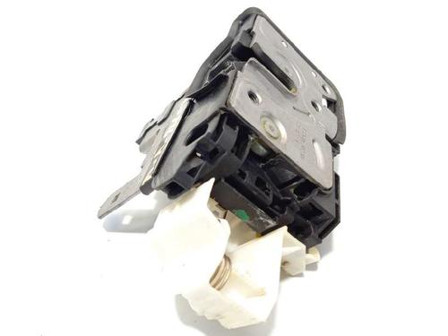 front-right-lock-volvo-v40-hatchback-525-d2-31301422-2012-2013-2014-2015-2016-2017-2018-2019-8892148 main image